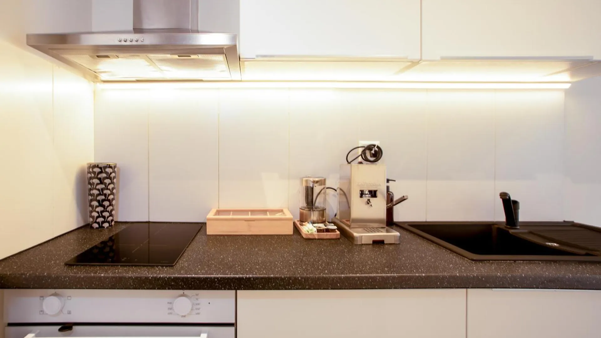 Boutique Apartment Im Trendigen Quartier Am Rhein Bazel 0*,