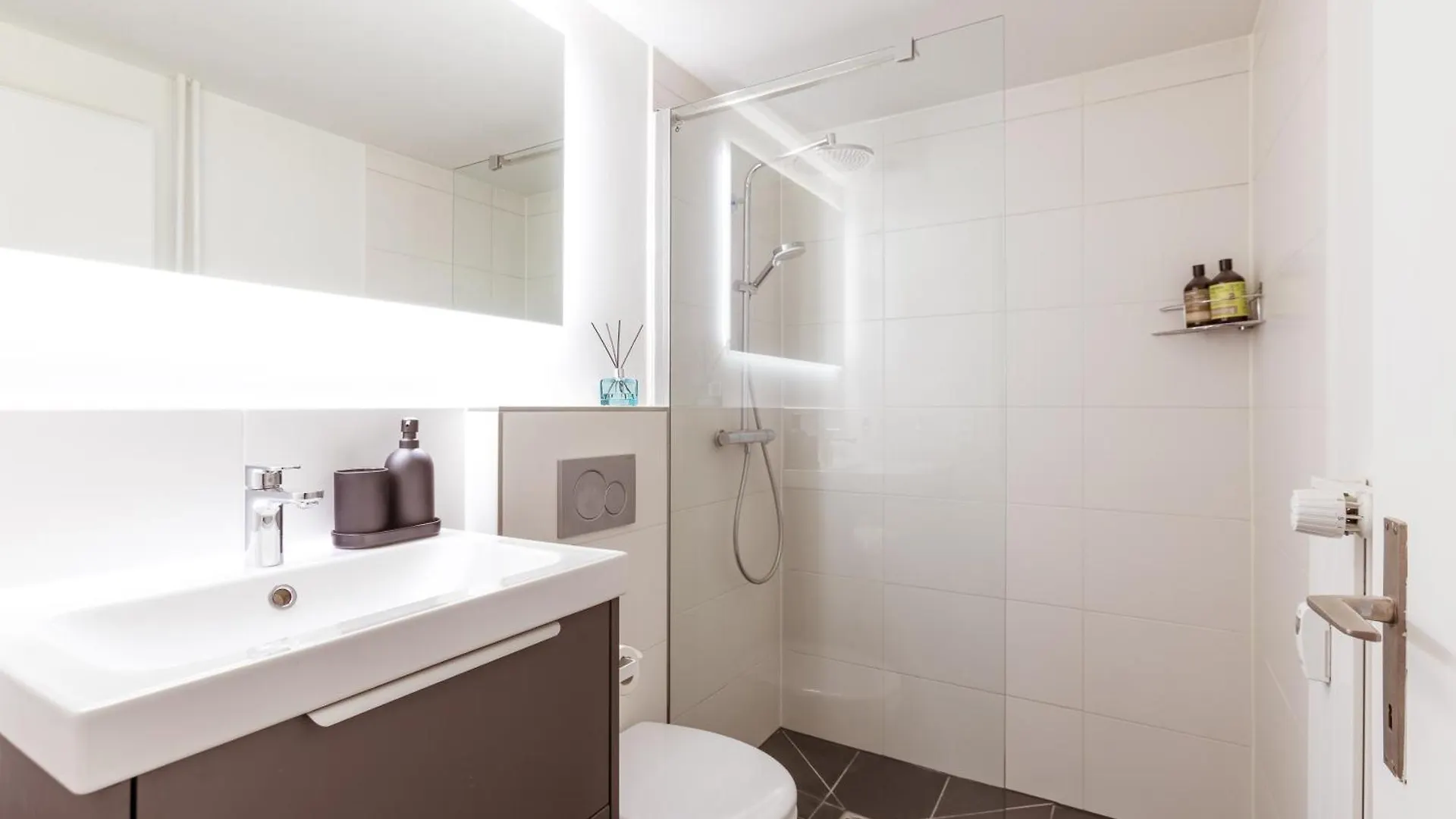 Boutique Apartment Im Trendigen Quartier Am Rhein Bazel 0*,  Zwitserland